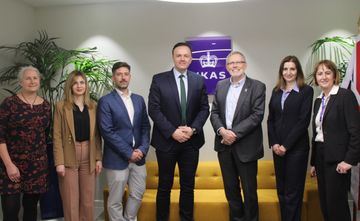 Представници ATС-a у студијској посети UKAS-у